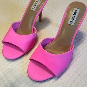 Steve Madden Erin Hot pink mules. New Never worn. No box. Perfect Hot Pink